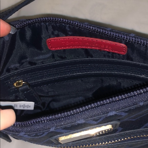 Tommy Hilfiger purse - Picture 4 of 5
